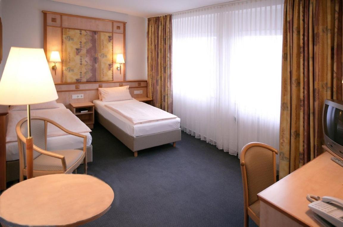Hotel Wetterau - Self-Check-In 불펜스하임 외부 사진